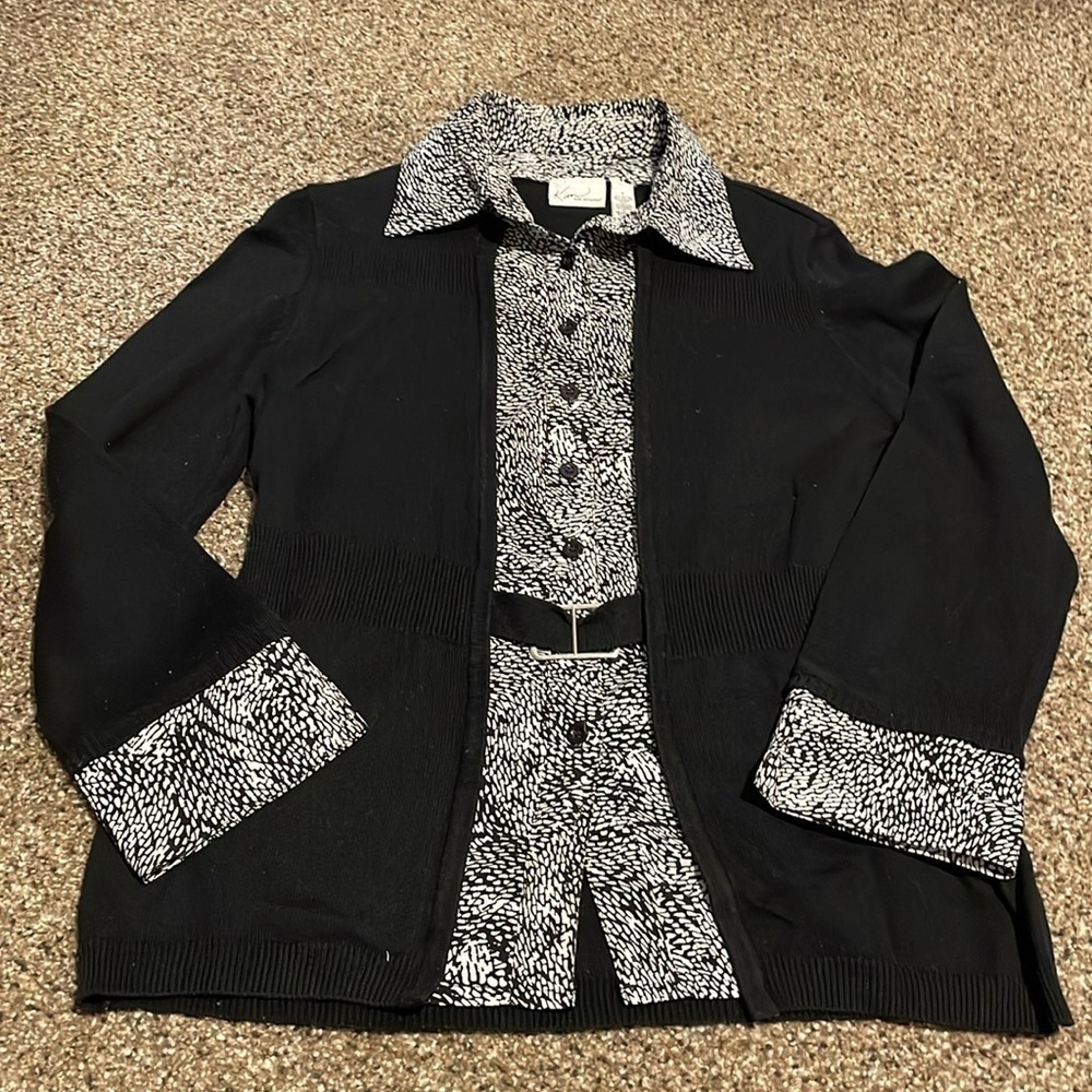 Kim Rogers sweater/blouse top black, and white print